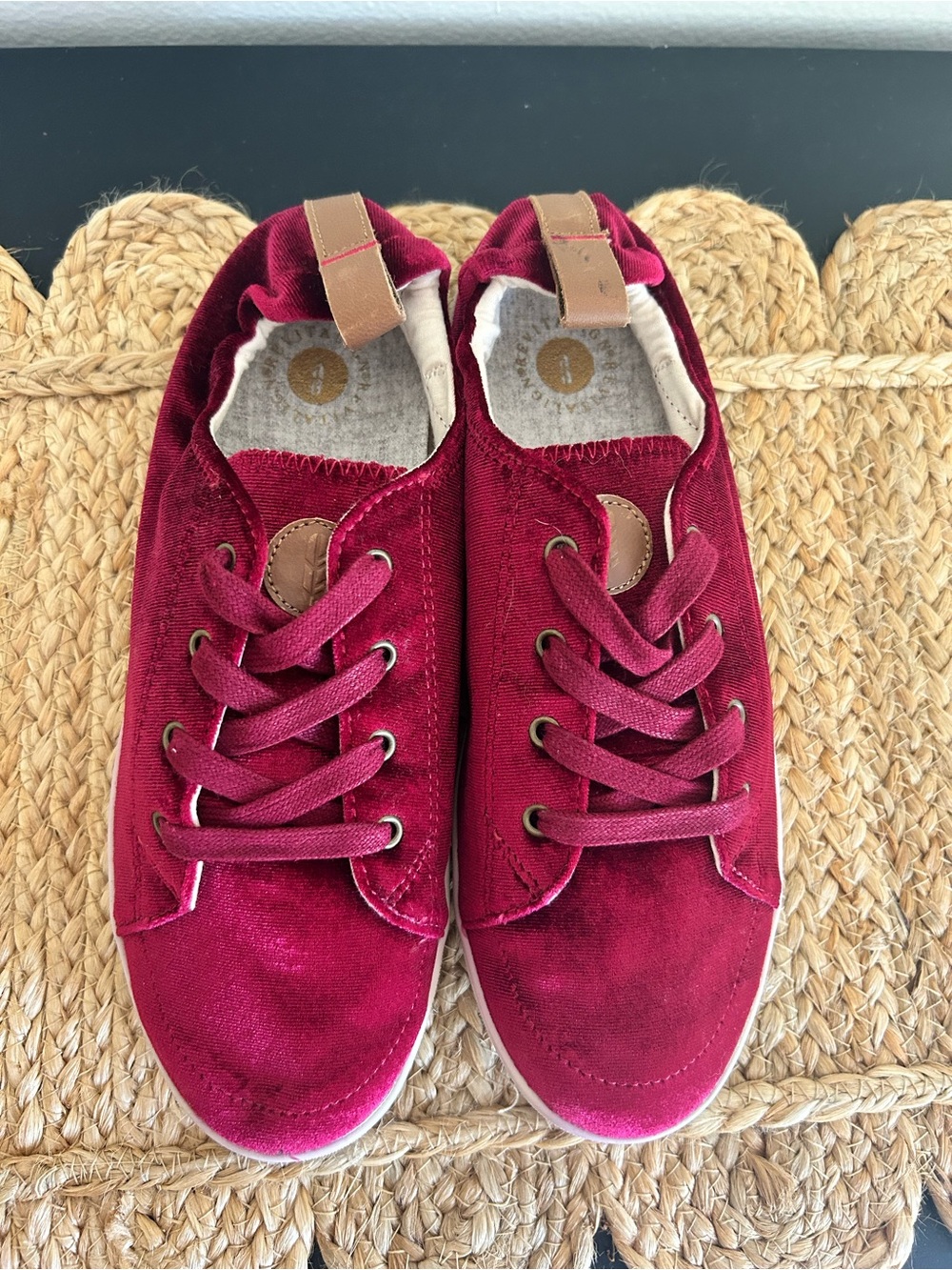 Revitalign Santa Clara Betta Burgundy Velvet Sneakers Women’s Size 9 #101 - Picture 4 of 10